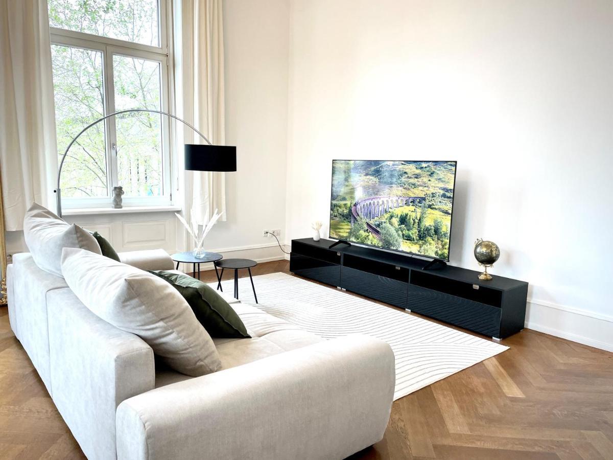 Palais Passy~Design Suite Mit Ausblick Im Zentrum ヴィースバーデン エクステリア 写真