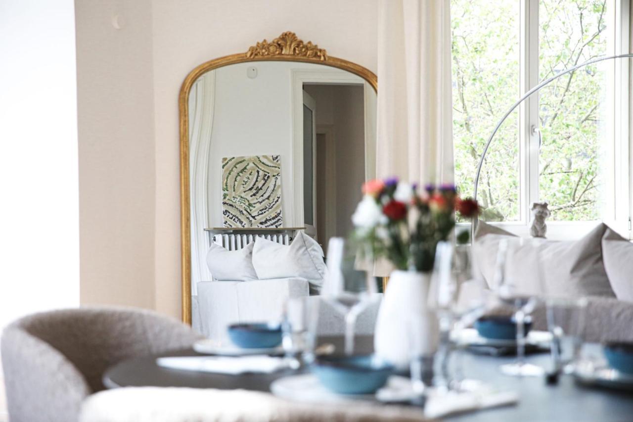 Palais Passy~Design Suite Mit Ausblick Im Zentrum ヴィースバーデン エクステリア 写真