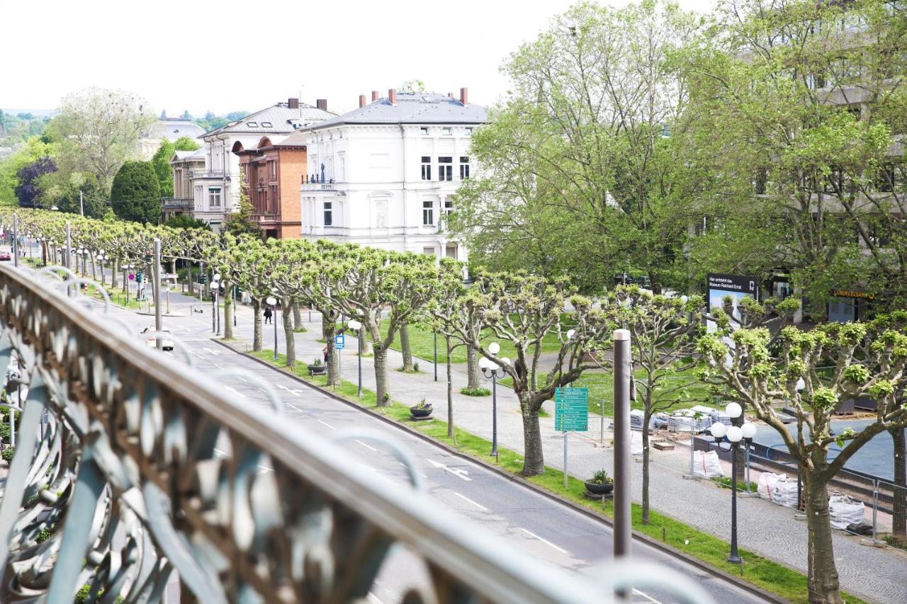 Palais Passy~Design Suite Mit Ausblick Im Zentrum ヴィースバーデン エクステリア 写真
