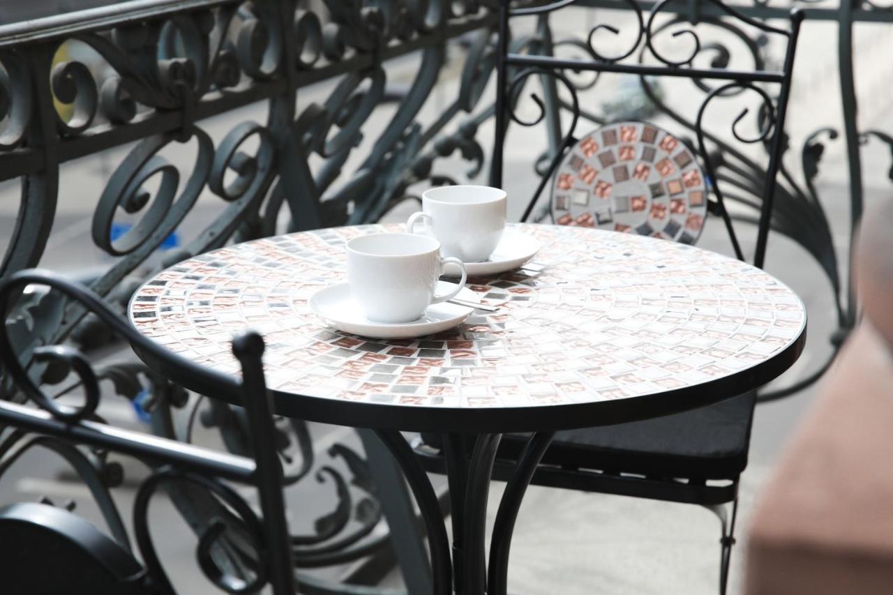 Palais Passy~Design Suite Mit Ausblick Im Zentrum ヴィースバーデン エクステリア 写真